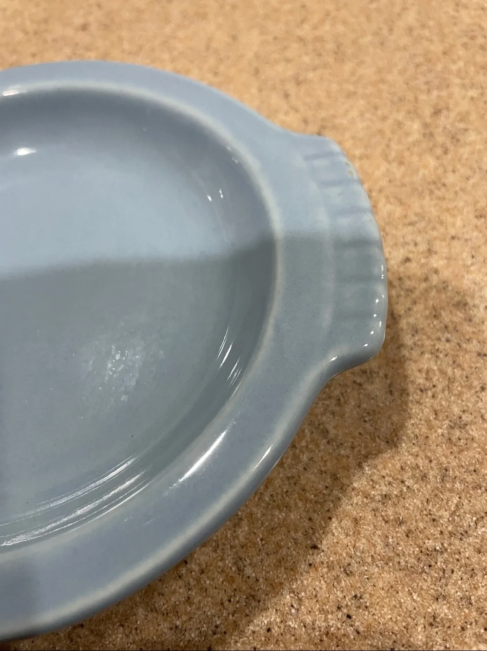 This Fiesta Ware ceramic sugar and creamer tray features a figure-eight design